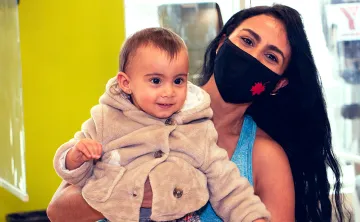 Mariely holding her baby girl